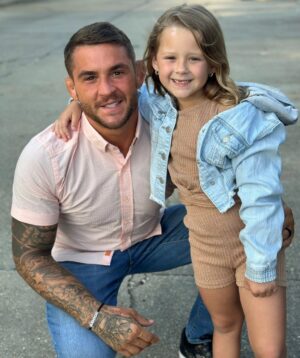 Dustin Poirier Instagram - Sweet P's last week in 1st grade!

@robertgrahamnyc 

#PaidInFull #honorroll