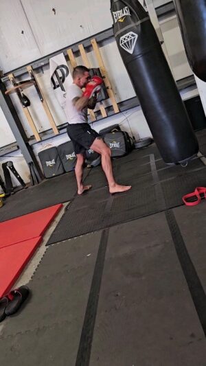 Dustin Poirier Instagram - I set my goals and I get active 😤
@everlast 

#PaidInFull #ElDiamante #stillgotit