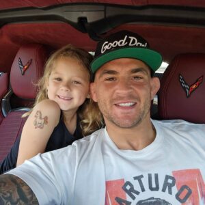 Dustin Poirier Instagram - Stop growing up so fast, little girl!! 
Love you Sweet P

#dadgang