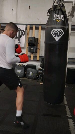 Dustin Poirier Instagram - Blood, sweat, and tears come with this check, it ain't nowhere near easy.

@everlast 
#PaidInFull #ElDiamante