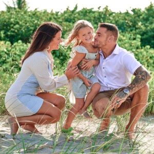 Dustin Poirier Instagram - What I fight for is worth more than silver and gold.

#PaidInFull