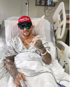 Dustin Poirier Instagram - About to bounce back! Nobody's safe. Everyone talking shit and kicking when im down, thats coward movements. I want all the smoke. El Diamante 😤