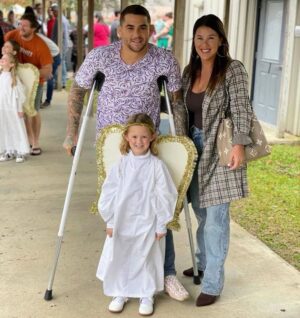 Dustin Poirier Instagram - Straight from the hospital to the school play to see my little angel this morning!

#PaidInFull 
#ElDiamante
 #Mrbounceback
@robertgrahamnyc