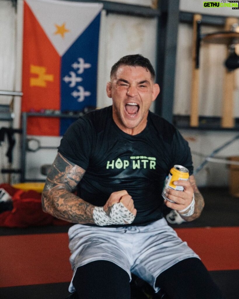 Dustin Poirier Instagram - It’s almost time! @hopwtr helps me stay at the top of my game and keeps me on track as I train for my fight. It gives me the hoppy flavor I love in beer, but without alcohol, calories or carbs! #paidinfull #hopwtr #hopwtrambassador Coconut Creek, Florida