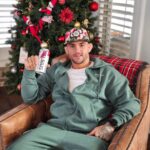 Dustin Poirier Instagram – A little holiday energy boost from @celsiusofficial essentials👊

#livefit