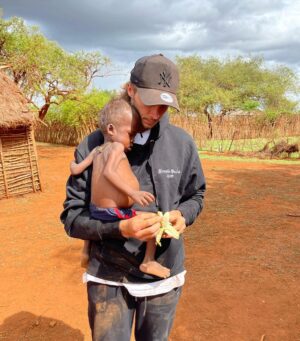 Dylan Thiry Instagram - Je promets de ne pas te lâcher mon garçon je suis avec toi et à tes côtés même si le monde s’y oppose ! @pournosenfants.ong 🌍