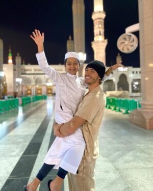 Dylan Thiry Instagram - Ohh Allah tu ne m’as pas donné la présence d’un père dans ma vie, ni fais connaître celui de Nordine, mais tu nous as lié d’un amour pur et inconditionnel entre 2 frères ! Grand frère à petit frère on s’aime est cela jusqu’à la fin des temps ! Inshallah 🥰
Tu nous as bénis par ce lien fort et incassable, vers la direction de notre Prophète Mohammed Sala Allah Alayhi Wa Salam ! 🤲🏼 Al Hamdoulillah