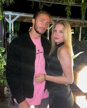 Dylan Thiry Instagram - C’est un réel plaisir de partager des moments en famille dont avec toi, ma petite sœur @laurynthiry tu m’avais tellement manqué ! Profitez de vos familles il y’a vraiment rien de plus important. Je suis un homme épanoui à vos côtés. Love You ma Lolo 🥰
