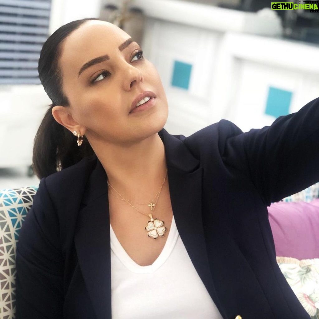 Ebru Gündeş Instagram - Selfie ile imtihanım 😂