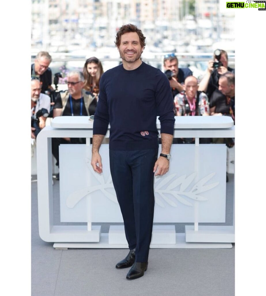 Edgar Ramírez Instagram - #cannesfilmfestival Official Photocall Dressed by: @gucci Armored by: @cartier Styled by: @jasonbolden Groomed by: @fabbhairdresser Cannes La Croisette