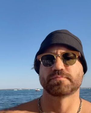 Edgar Ramírez Instagram - 🌊💋☕️