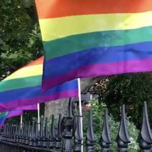 Edgar Ramírez Instagram - #loveislove and it always will be! #HappyPrideMonth everyone! • Amor es amor y siempre lo será! Feliz Mes del Orgullo a tod@s! [🎶 I’m kissing you by Des’Ree ]
