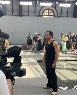 Edgar Ramírez Instagram - Congratulations @jonathan.anderson for such a robust, thoughtful and beautifully crafted collection, and thank you so much to everyone at @loewe for such a great time!  #LOEWESS24
  Photo credits: @darren_gerrish @saskialawaks @gabrieldinizz