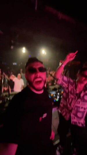 Eduardo Miranda Instagram - GRACIAS BARCELONA POR UNA NOCHE QUE NUNCA OLVIDAREMOS @sala_apolo 🇪🇸❤️‍🔥

💎 B3B LEGENDARIO W/ @aiiviik 💎
(Mañana subo recap)