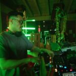 Eduardo Miranda Instagram - Está por salir mi nuevo set 🔥en @spicy.market_ ¿cuál drop les gusta más… 1, 2, 3, 4, 5? 1. My city is on fire - @jimi_jules (@rafael___music remix) 2. La orilla - Chile 3. Muevan - @rafael__music 4. Finder - @ninetoes78 5. Cloud 9 - @rsquareddj
