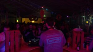 Eduardo Miranda Instagram - Está por salir mi nuevo set 🔥en @spicy.market_ ¿cuál drop les gusta más… 1, 2, 3, 4, 5?

1. My city is on fire - @jimi_jules (@rafael___music remix) 

2. La orilla - Chile 

3. Muevan - @rafael__music

4. Finder - @ninetoes78 

5. Cloud 9 - @rsquareddj