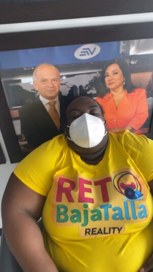 Efraín Ruales Instagram - Tania Tinoco decepcionada al ver cómo te quedas dormida en el trabajo 😌 (vayan a ver mis historias para que vean qué pasó) @encontactoecuavisa @mariselita_borja 😍❤️