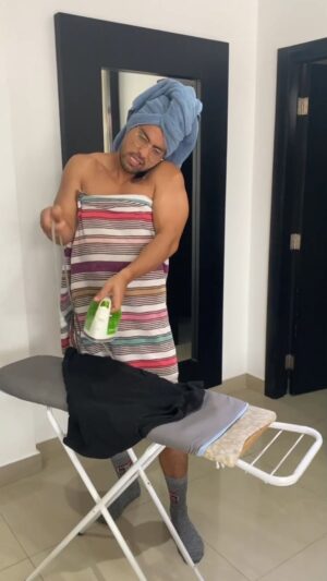Efraín Ruales Instagram - Cuando mi mamá plancha vs yo planchando 😭 confirme 🤷🏽‍♂️