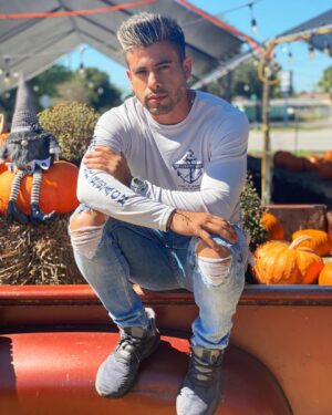Efraín Ruales Instagram - Que opinan de la celebración de #halloween ? 🎃 abrimos debate 👀 sin ofensas y con posturas maduras 🙌🏽🙏🏾