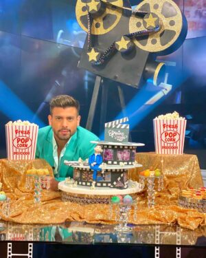 Efraín Ruales Instagram - GRACIAS FAMILIA DE @encontactoecuavisa gracias por tantos bellos recuerdos que llevaré siempre en mi ❤️ @ecuavisatv sin lugar a duda mi segundo hogar 🙏🏾🤗 #los36deefra #hbday