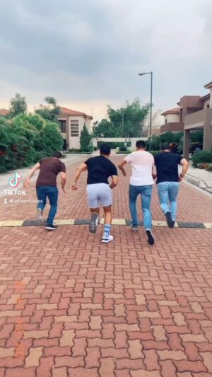 Efraín Ruales Instagram - Tomándonos en serio esto 🙏🏾 @alexvizuete @elchinomoreira @juancarlosroman #situmellamas