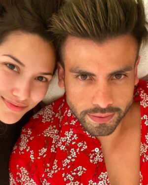 Efraín Ruales Instagram - Carpe diem ❤️🙏🏾 #byyourside @ale_jaramillo #sevienenlos36