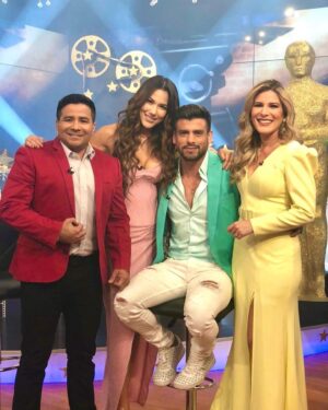 Efraín Ruales Instagram - GRACIAS FAMILIA DE @encontactoecuavisa gracias por tantos bellos recuerdos que llevaré siempre en mi ❤️ @ecuavisatv sin lugar a duda mi segundo hogar 🙏🏾🤗 #los36deefra #hbday