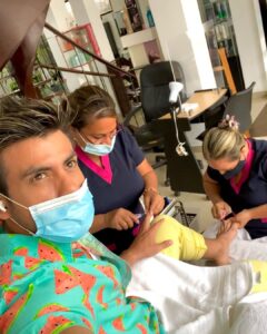 Efraín Ruales Instagram - Abro debate: 🤔 deberían los hombres hacerse #manicure #pedicure 👇🏽 COMENTEN Y MENCIONEN