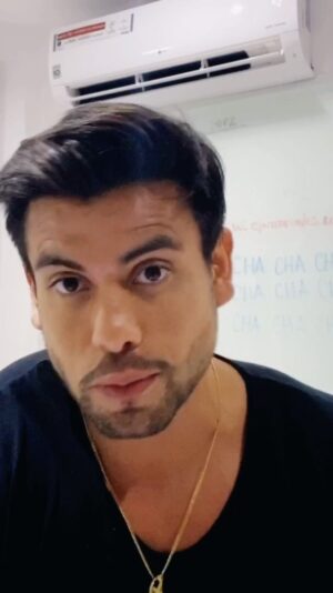 Efraín Ruales Instagram - Mañana continuamos con programación regular, mucho HUM❤️R para ustedes 🙌🏽
