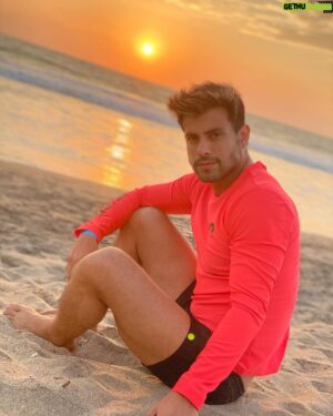 Efraín Ruales Instagram - MENCIONA a esa persona con la que quisieras estar aquí 🌅 a quien creen que yo mencionaría ? 👀 estaba cerca mío 🥰 
.
place: @playaparaisoecu 🙏🏾🔥🙌🏽