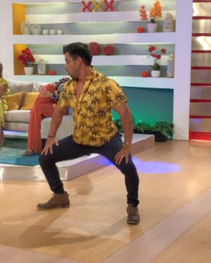Efraín Ruales Instagram - Entregándolo todo en la pista 🙌🏽😓 todo por esa corona 🤴🏽 como REY DEL MERENGUE por @encontactoecuavisa Gracias por el apoyo mi people