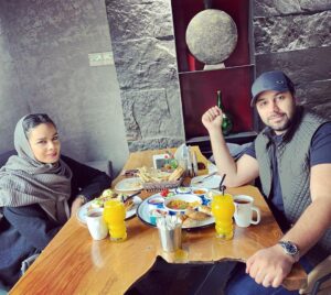Ehsan Khajeamiri Instagram - صبح تون بخیر رفقای عزیز تر از جان کیا با آهنگ جدید موافقن 😍❤️