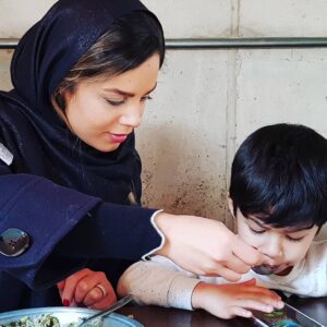 Ehsan Khajeamiri Instagram - امشب دهمین سالگرد ازدواج من و شماس خانوم در جریان باش انشالا قرار حالا حالا اخلاق گند منو تحمل کنی هر چی هم پیر تر شم بدترم میشه
 خداروشکر که اومدی تو زندگیم 😍❤😘