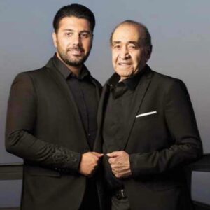 Ehsan Khajeamiri Instagram - بابا جانم تولدتون مبارک باشه به امید خدا همیشه تنتون سالم باشه دلتون شاد و سایه تون هم بالای سرم  دلم براتون خیلی تنگ شده از راه دور میبوسمتون 😘❤️🥳