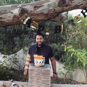 Ehsan Khajeamiri Instagram - در اولین روز از سی و هفت سالگی آرزو میکنم دوباره بتونم کنار تون باشم دلم برای شما خانواده ی بزرگم که سالها در کنارتون نفس کشیدم و بهترین سالها رو تجربه کردم خیلی تنگ شده امسال هیچیش مثل همیشه نبود آرزو میکنم فردا مون لبریز بشه ازسلامتی و عشق و موسیقی و آرامش برای ایران عزیمون شمع سی و شش و فوت میکنم  و غم ها رو به گذشته میسپارم  دوستون دارم خیلی زیاد  و ممنون از همه ی رفقای  عزیز م برای تبریک تولدم 😘❤️❤️❤️❤️❤️❤️❤️❤️❤️❤️❤️❤️❤️❤️❤️❤️❤️❤️❤️❤️❤️❤️❤️❤️❤️❤️❤️❤️❤️❤️🎤🎤🎤🎤🎤🎤