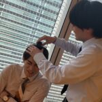 Eiji Akaso Instagram - 今宵は夜1時から　 #チェリまほ　第3話放送です！ 現場でメイクさんにお借りした電気針をレベルMAXにして頭皮に当てた時の写真です。 僕には効かず、町田くんに大ダメージでした。笑 町田くんごめんなさい。笑 そして原作の第五巻が発売されましたね！ 自分も楽しみであります🙌