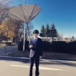Eiji Akaso Instagram - 教場0 第一話視聴して下さった皆様、ありがとうございました！ 明日21時から第二話放送です！ リベンジ瓜原、是非見守ってください👮‍♀️ #風間公親 #風間公親教場０ #写真は唯一のオフショット #無風 #傘開いたら開き過ぎたやつ