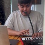 Eldar Dzharakhov Instagram - Джарахов VS ЗЛОЙ МАЛОЙ music camp, день 5! Пытался определиться с гендером, разобраться, как петь в кальян и съесть Искандера Искандеркуль
