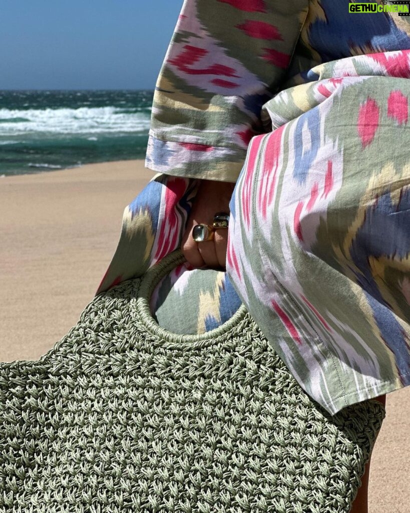 Elena Temnikova Instagram - Сестренка халат подарила. Красивый.