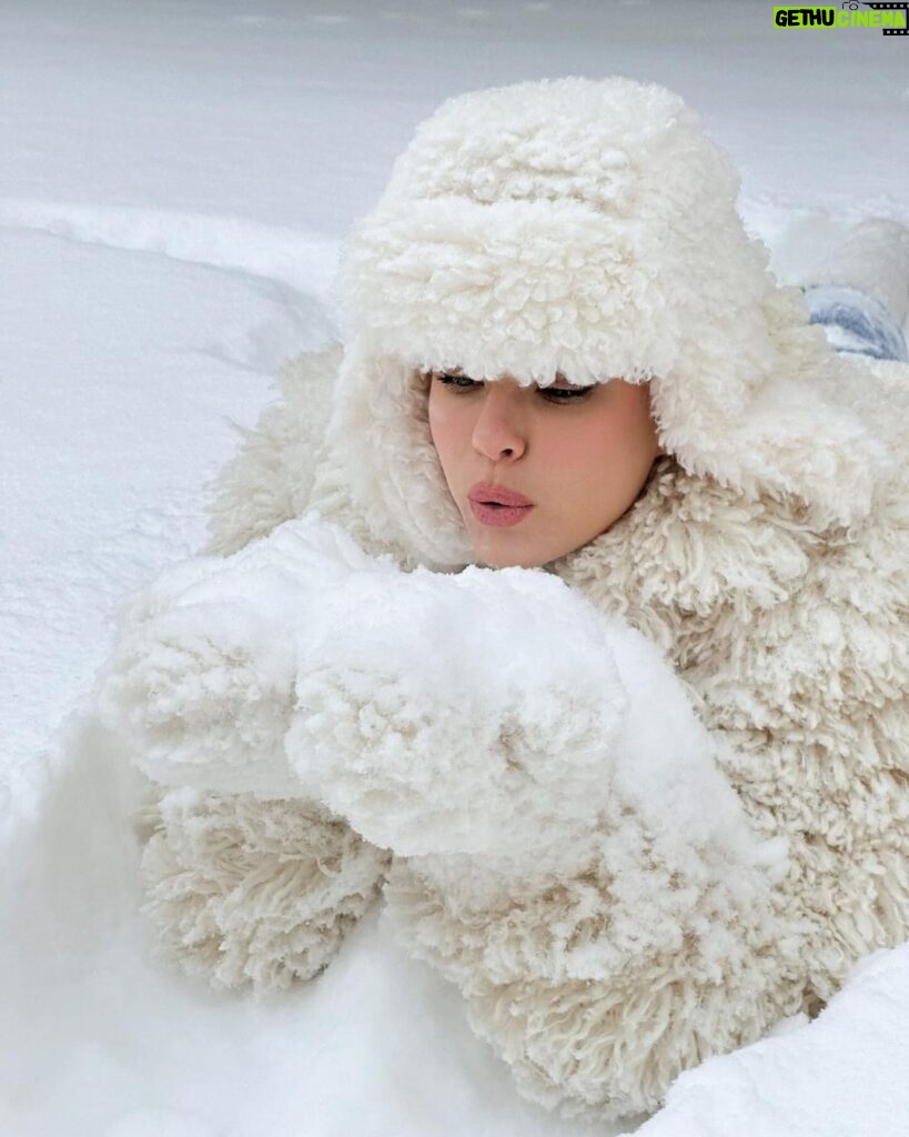 Elena Temnikova Instagram - С Крещением🤍❄ любви, радости, красоты, добра. Обнимаю