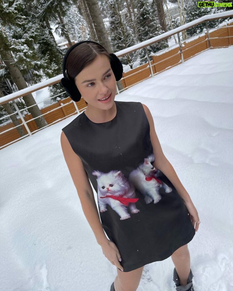 Elena Temnikova Instagram - Снег зимой как-то сильно больше радует, чем аномальный ливень. Вы как? Сегодня ночью в Москве побит суточный рекорд по осадкам.