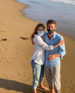 Ellen Pompeo Instagram - Let’s love, let’s heal, let’s wear a mask...❤️ #greysanatomy
