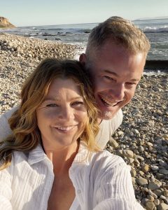 Ellen Pompeo Instagram - Old friends are the best friends... wait wait....but I don’t mean WE are old... I meant that we’ve known each other a LONG time... yes that’s what I mean we are like two spring chicks well one spring chick and one SILVER FOX @realericdane love and appreciate you!!!😘 @greysabc