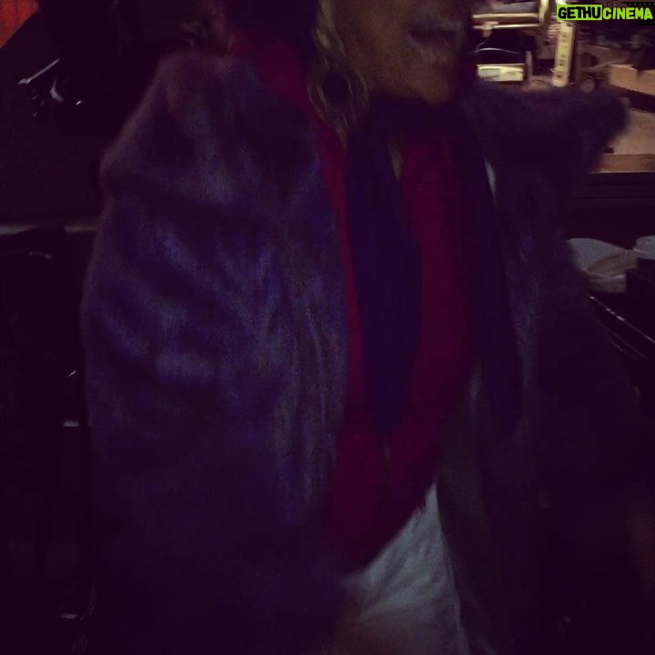 Ellen Pompeo Instagram - Our last Friday night of Season 13! Thank you all for coming on this ride with us! 🎢🎢🎢 @therealdebbieallen @shondarhimes