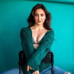Elli AvrRam Instagram - I’ll be your Oldest Teenager Forever❤️🎶🥤 Photographed by @bharat_rawail . Styled by @bombaebyaisha H&M by @taskeen_c #elliavrram #yourstruly Mumbai, Maharashtra