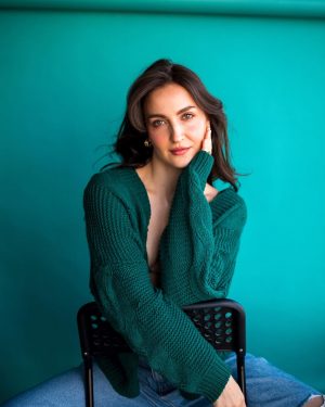 Elli AvrRam Instagram - I’ll be your Oldest Teenager Forever❤️🎶🥤

Photographed by @bharat_rawail .
Styled by @bombaebyaisha 
H&M by @taskeen_c 

#elliavrram #yourstruly
