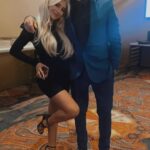 Elliana Walmsley Instagram - had the best time ever meeting @michaelbuble ! 🤩✨ @resortsworldlv Resorts World Las Vegas