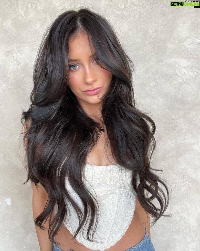 Elliana Walmsley Instagram - ig i have dark hair now @hairby_chrissy