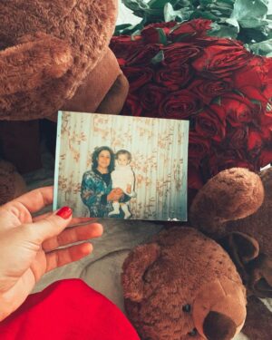 Elnaz Habibi Instagram - ممنونم از همه عزیزانی که امروز رو بهم تبریک گفتن🙏🏼♥️
خدا همتون رو برای من حفظ کنه🙏🏼♥️