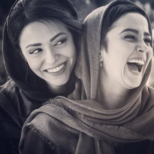 Elnaz Habibi Instagram - 🌸تولدت مبارکِ خودم به تنهایی سوگولی جون🌸

@sogolkhaligh 🌸